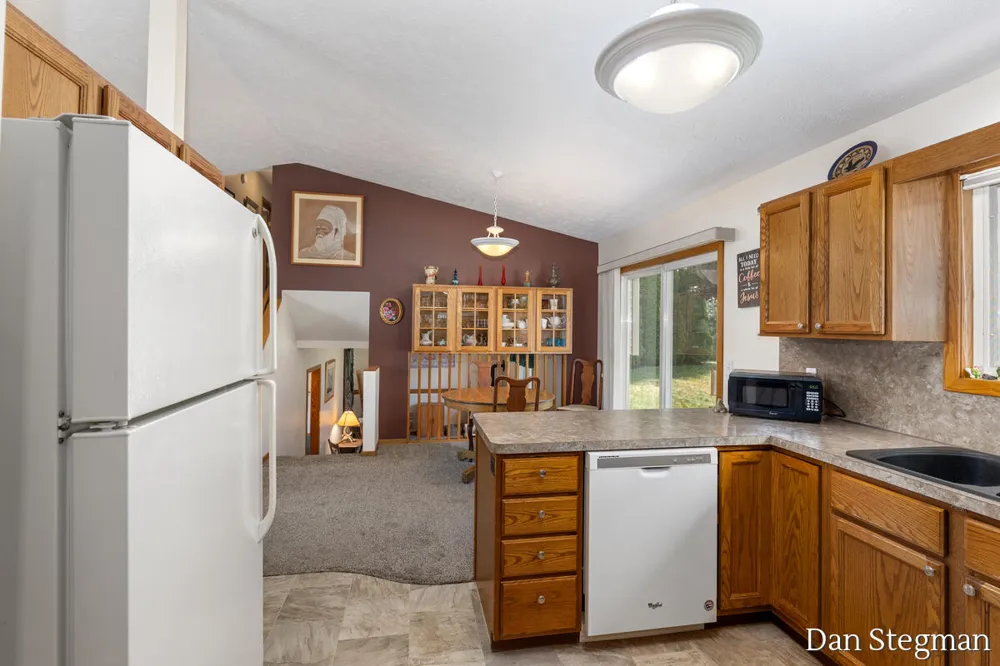 1421 Hollow Ridge Drive NE Rockford City, MI 49341