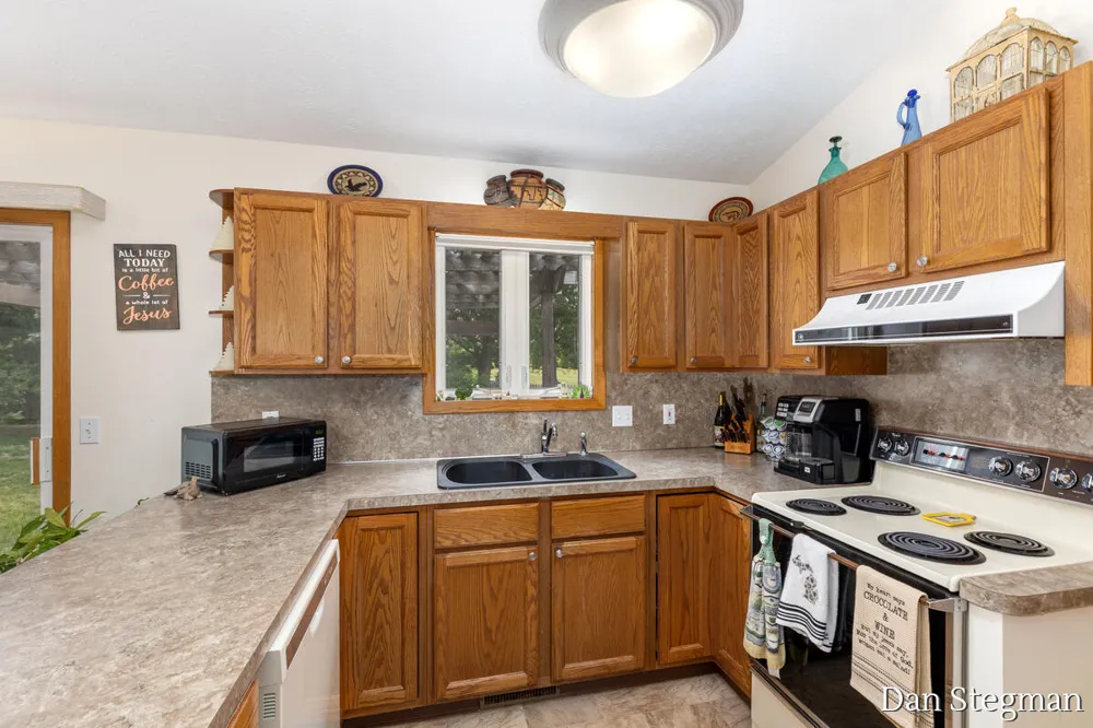 1421 Hollow Ridge Drive NE Rockford City, MI 49341