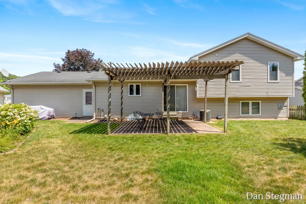 1421 Hollow Ridge Drive NE Rockford City, MI 49341