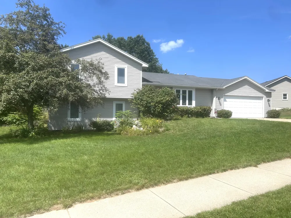 1421 Hollow Ridge Drive NE Rockford City, MI 49341