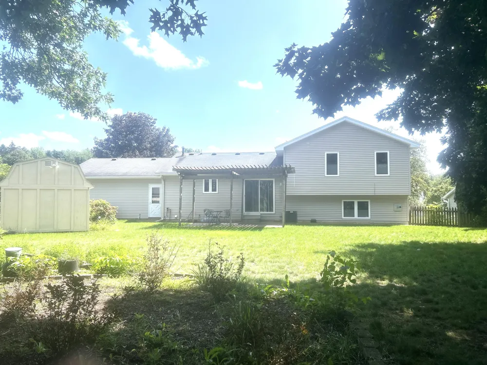 1421 Hollow Ridge Drive NE Rockford City, MI 49341