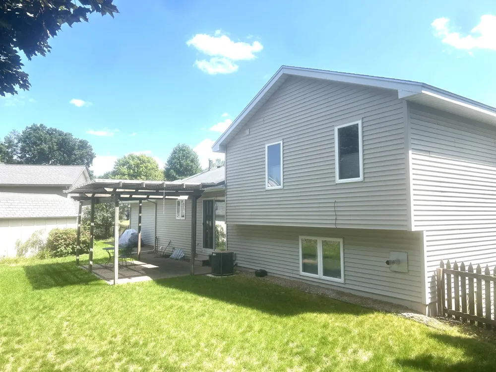 1421 Hollow Ridge Drive NE Rockford City, MI 49341