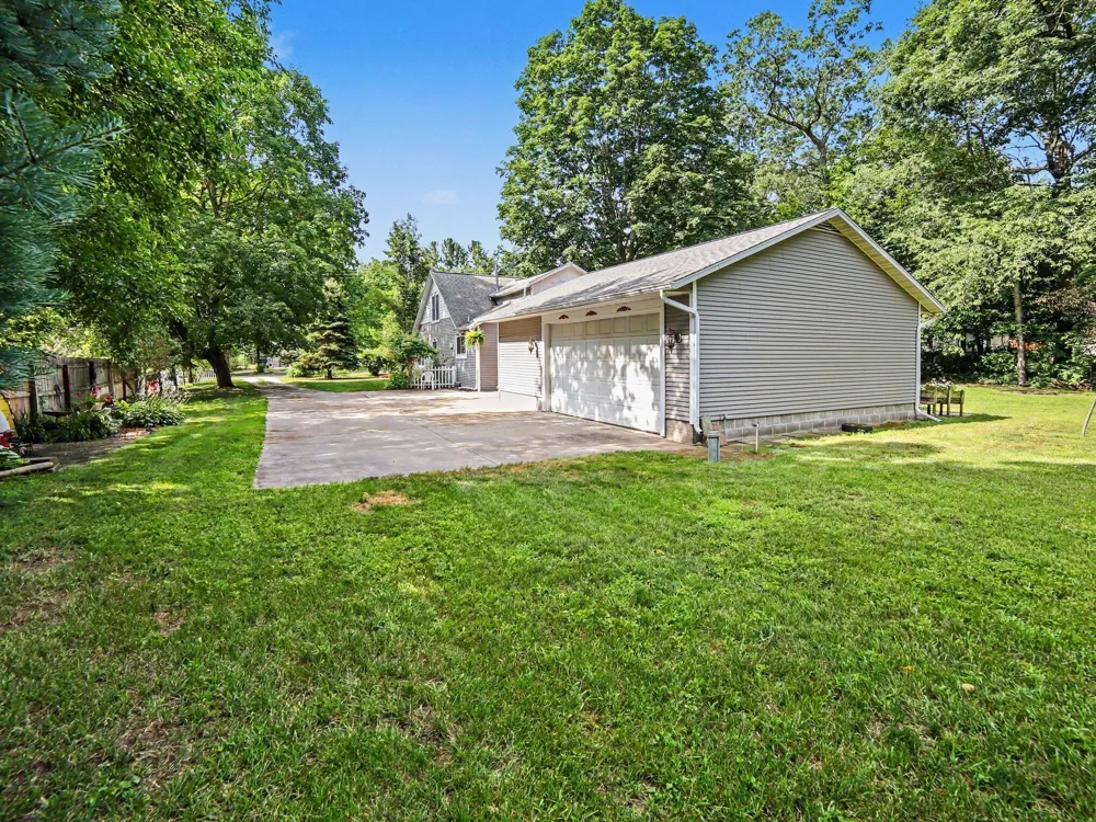 2620 Middle Lake Road Dalton Township, MI 49457