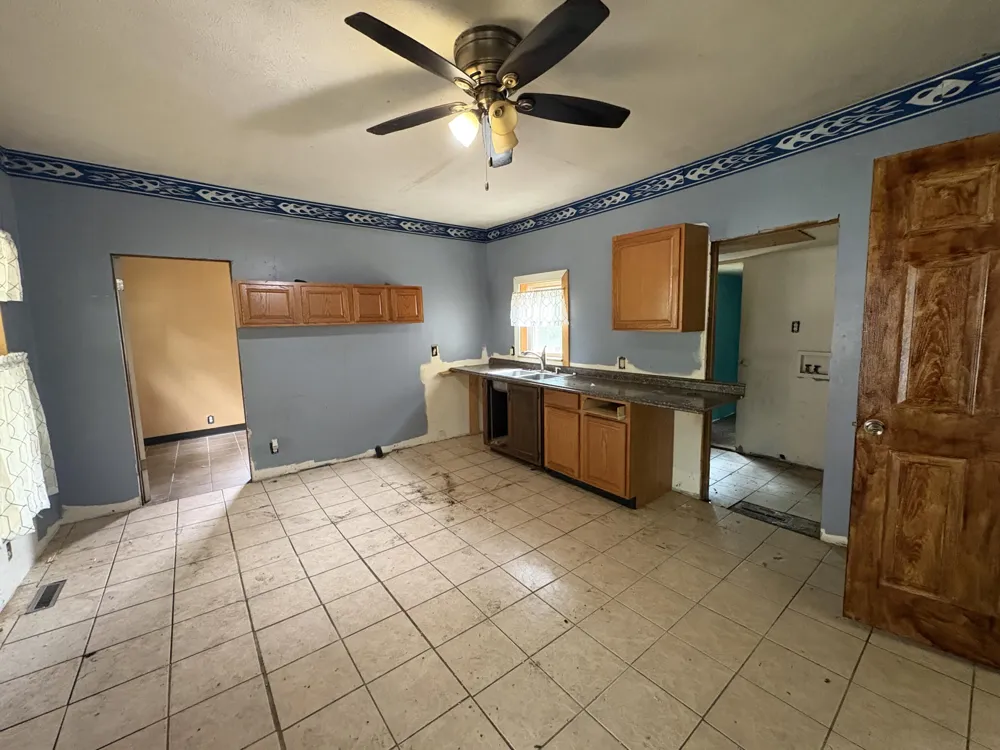 212 W South Street Hartford City, MI 49057