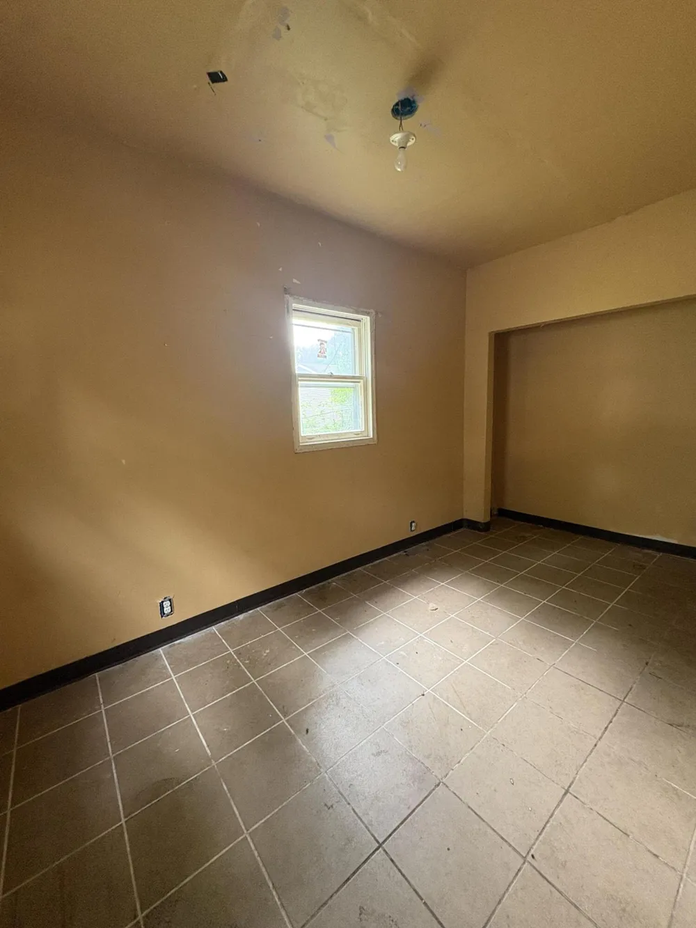 212 W South Street Hartford City, MI 49057