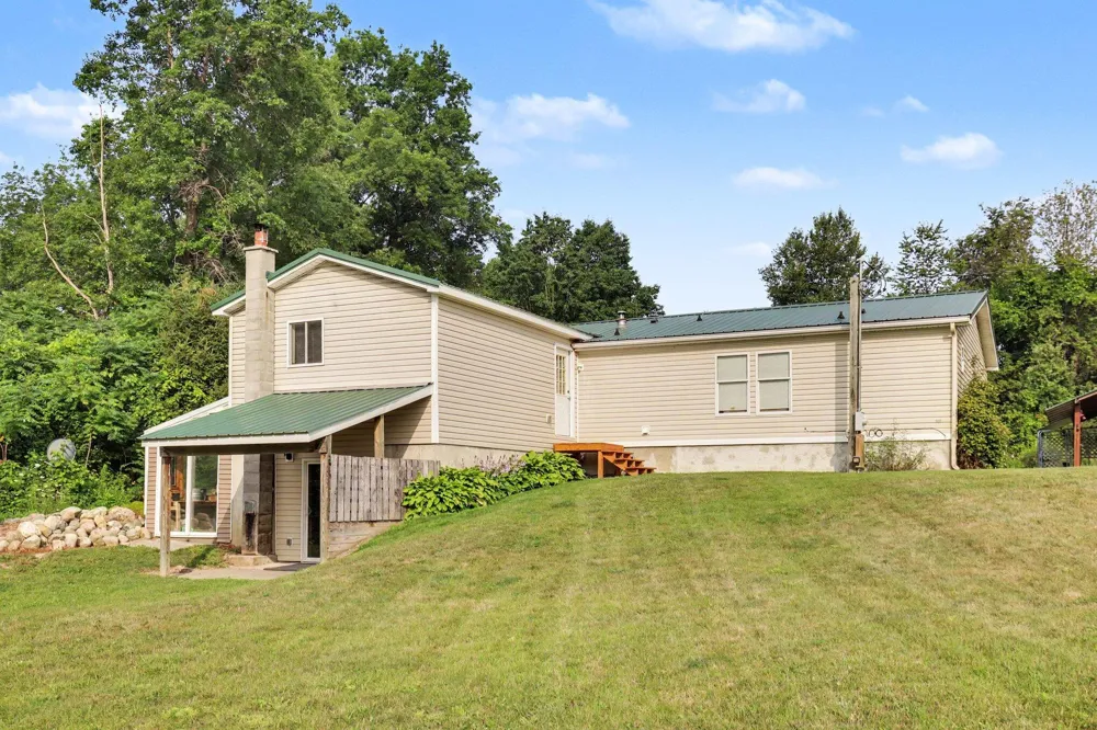9752 Fuller Road Montcalm Township, MI 48838