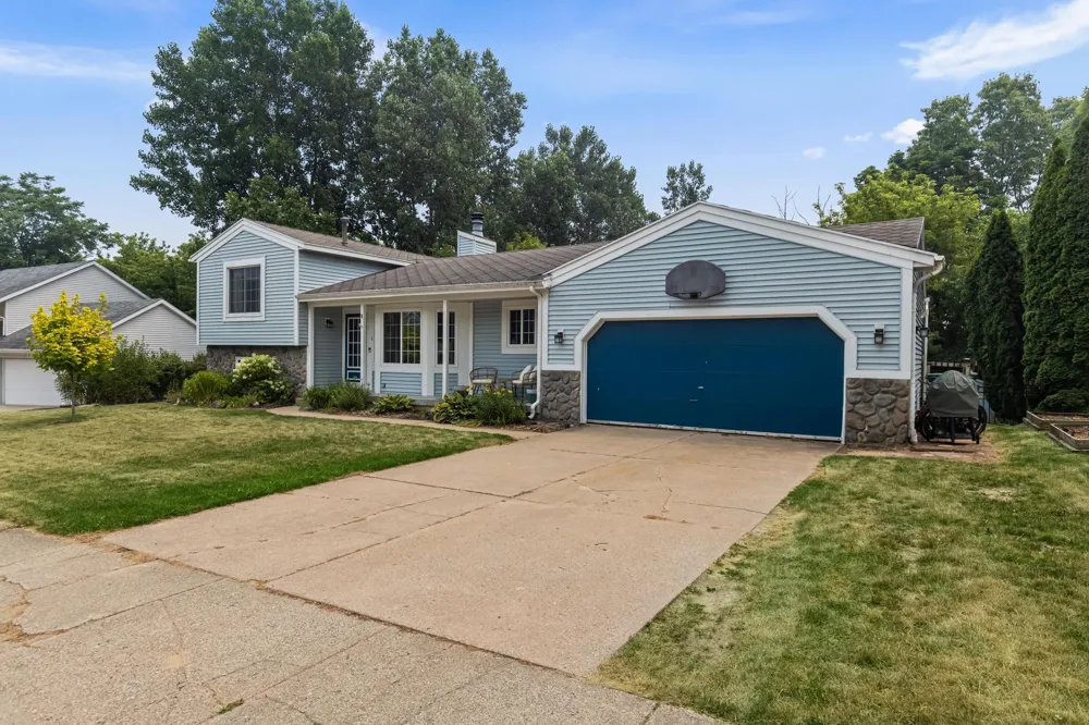 5410 Riverlook Drive NE Plainfield Charter Township, MI 49321
