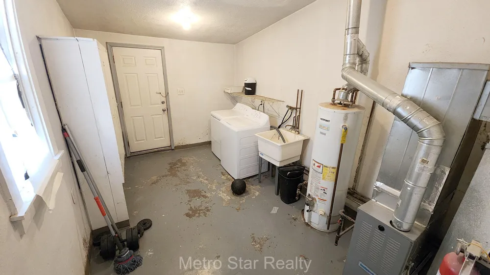 353 W Brockton Avenue Madison Heights City, MI 48071