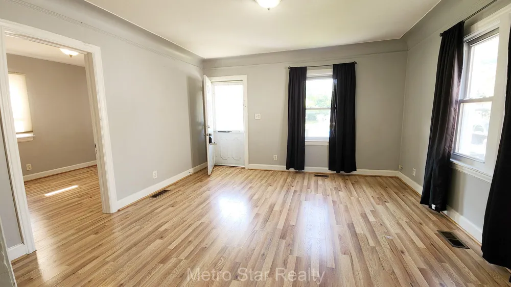 353 W Brockton Avenue Madison Heights City, MI 48071