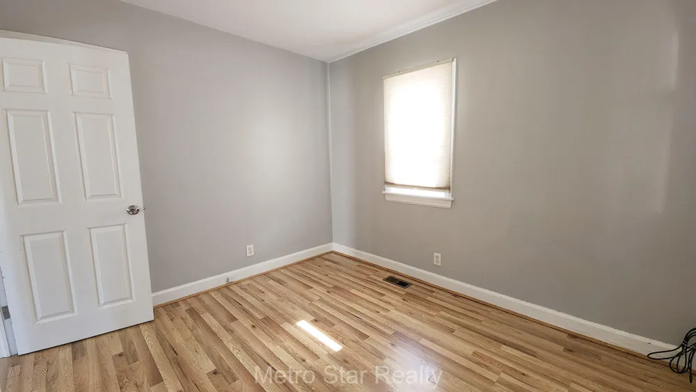 353 W Brockton Avenue Madison Heights City, MI 48071