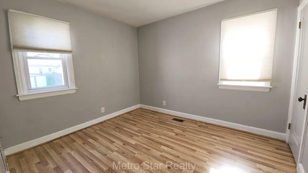 353 W Brockton Avenue Madison Heights City, MI 48071