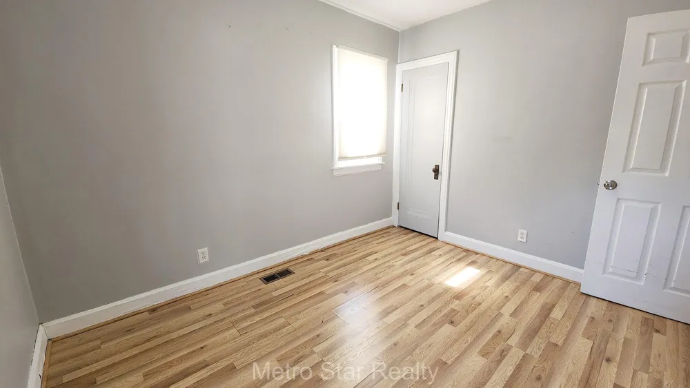 353 W Brockton Avenue Madison Heights City, MI 48071