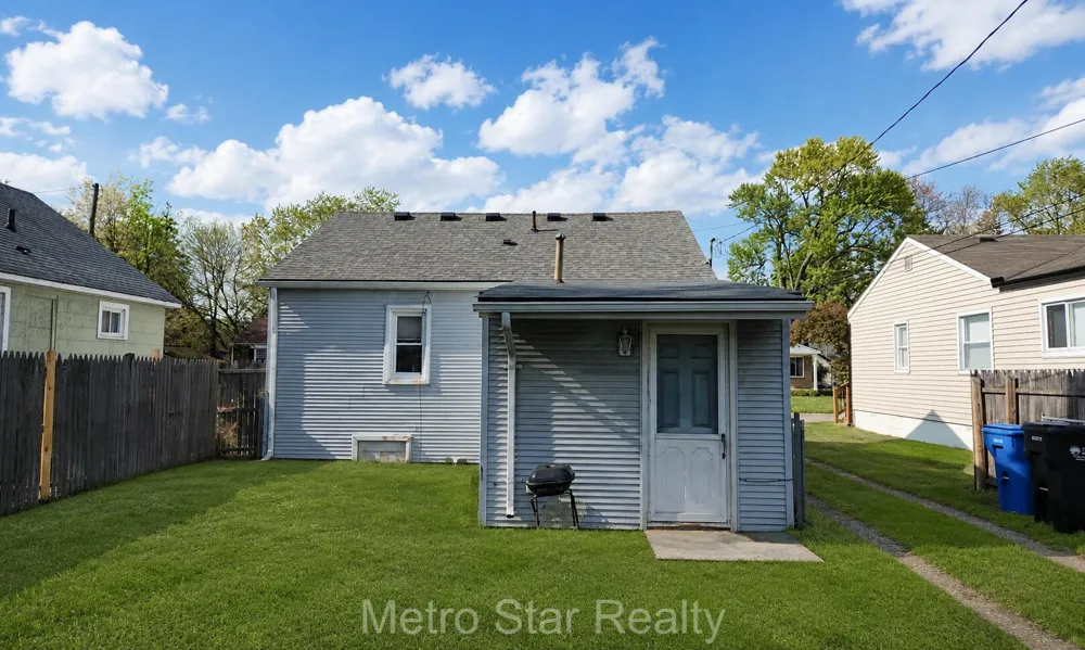 353 W Brockton Avenue Madison Heights City, MI 48071