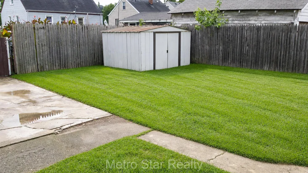 353 W Brockton Avenue Madison Heights City, MI 48071