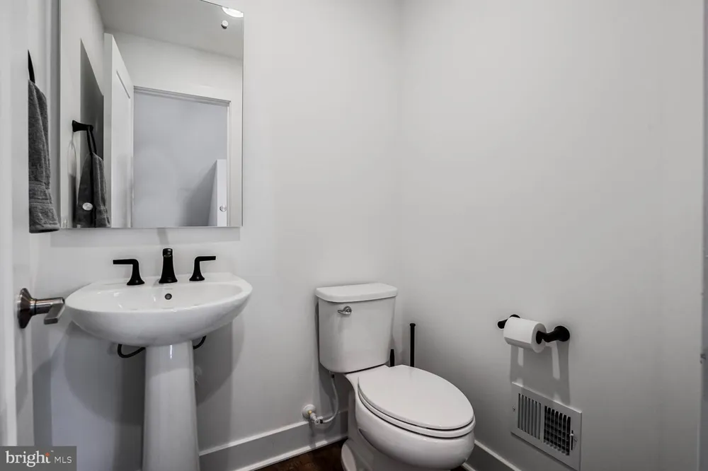 3509 SUTTON HEIGHTS CIRCLE Fairfax, VA 22031