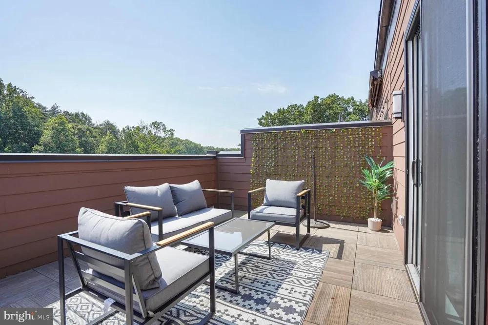3509 SUTTON HEIGHTS CIRCLE Fairfax, VA 22031
