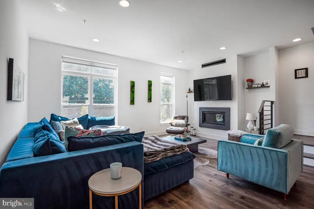3509 SUTTON HEIGHTS CIRCLE Fairfax, VA 22031