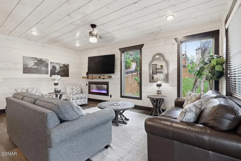 3032 Ridgetop Resort Way Pigeon Forge, TN 37863