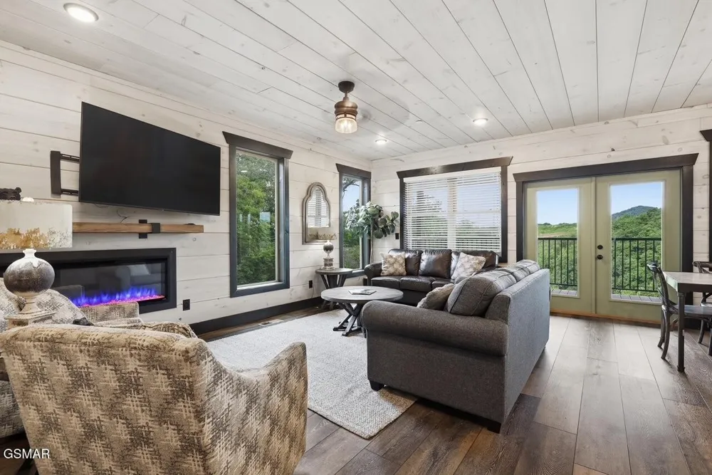 3032 Ridgetop Resort Way Pigeon Forge, TN 37863