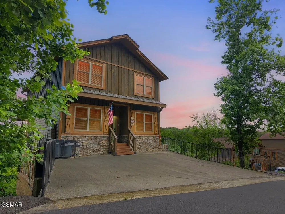 3032 Ridgetop Resort Way Pigeon Forge, TN 37863