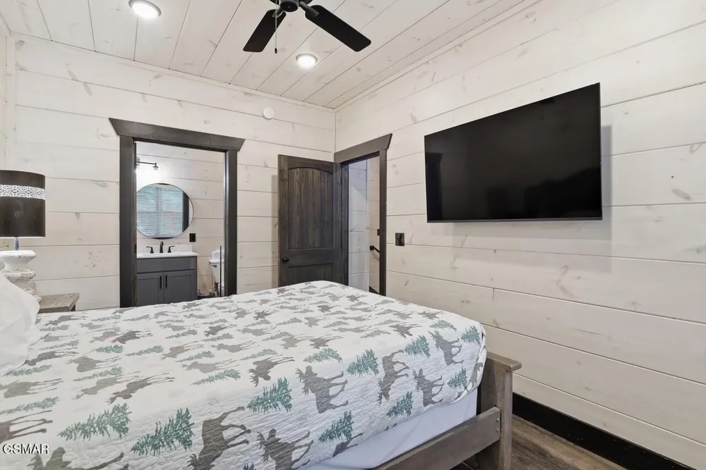 3032 Ridgetop Resort Way Pigeon Forge, TN 37863