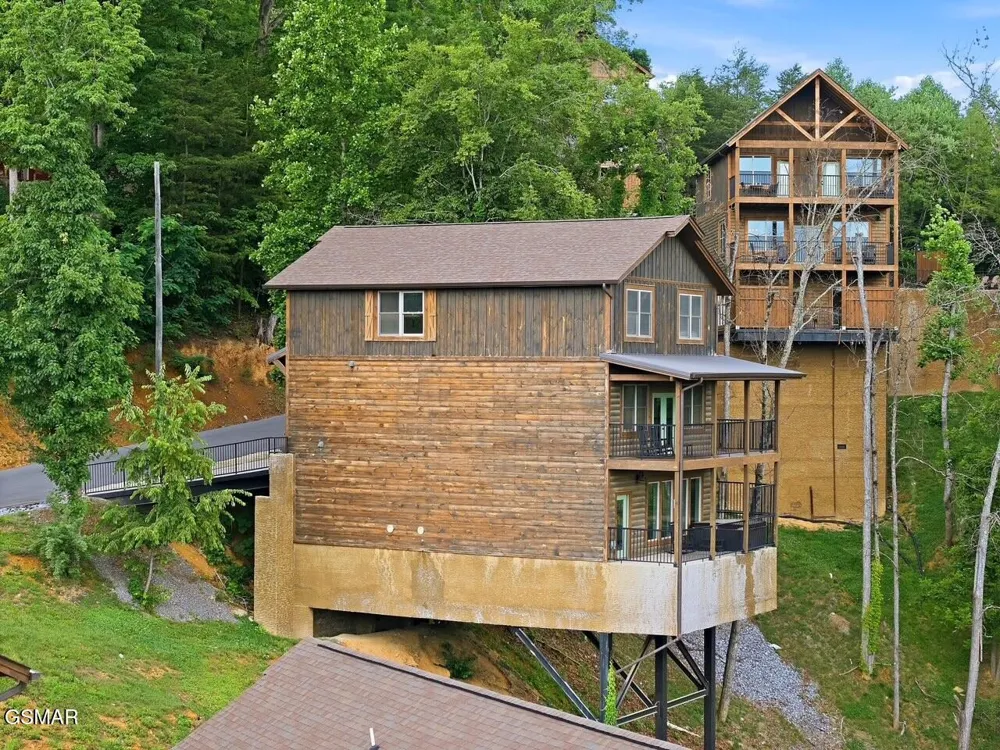 3032 Ridgetop Resort Way Pigeon Forge, TN 37863