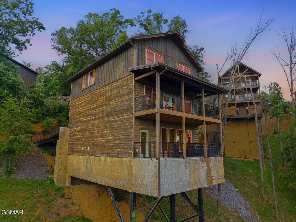 3032 Ridgetop Resort Way Pigeon Forge, TN 37863