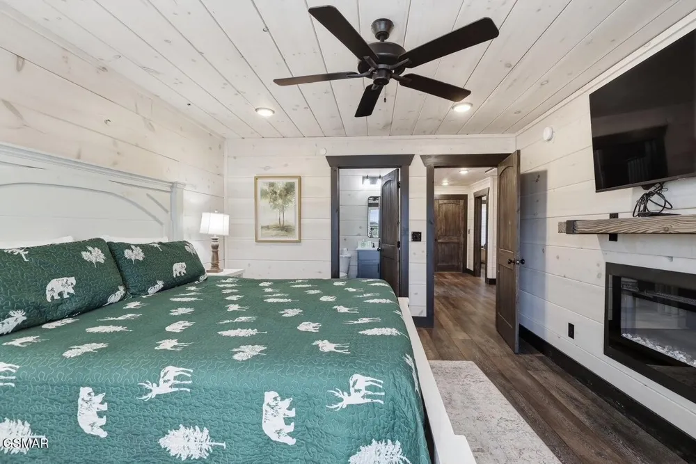 3032 Ridgetop Resort Way Pigeon Forge, TN 37863