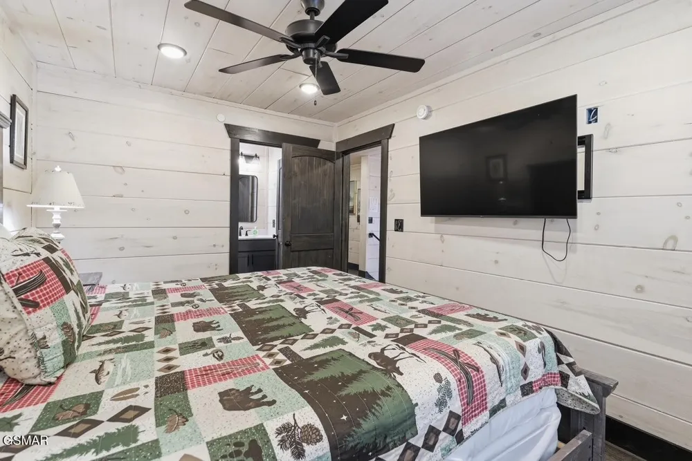 3032 Ridgetop Resort Way Pigeon Forge, TN 37863