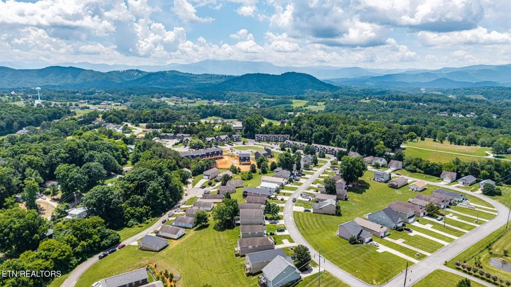 1432 William Holt Blvd Sevierville, TN 37862