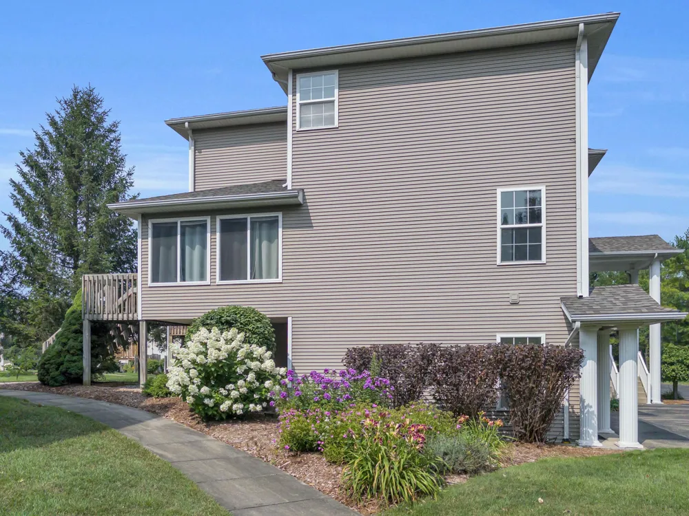 8450 Center Park Drive SW #11 Byron Center, MI 49315