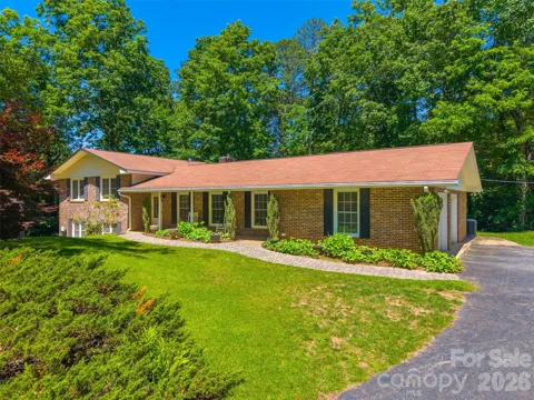 1747 University Heights Road