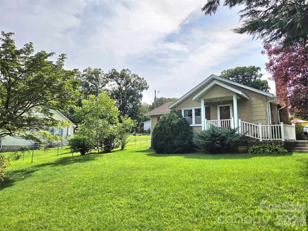 201 Stafford Street Black Mountain, NC 28711