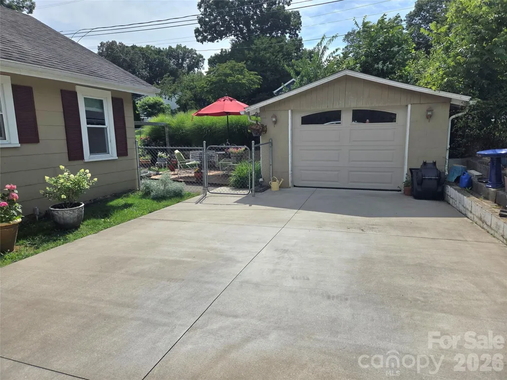 201 Stafford Street Black Mountain, NC 28711
