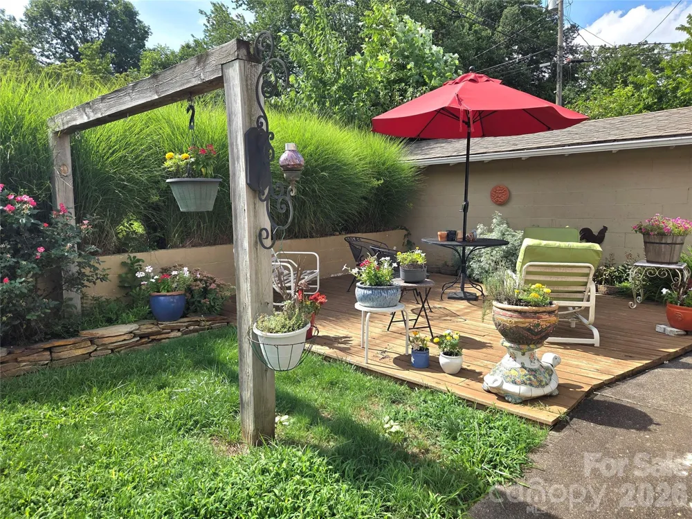 201 Stafford Street Black Mountain, NC 28711