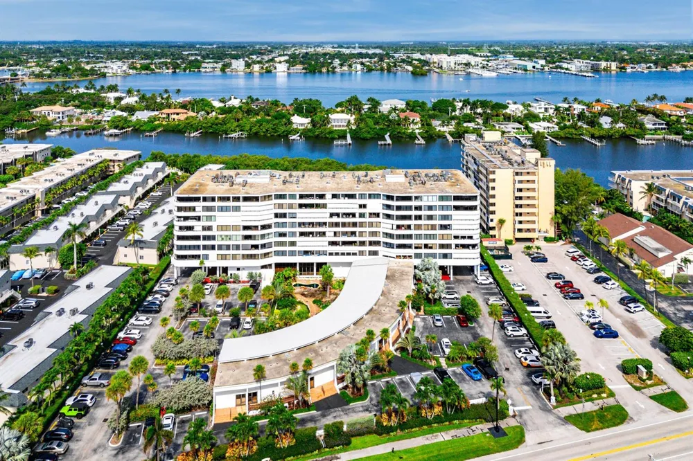 3589 S Ocean Boulevard #703 South Palm Beach, FL 33480