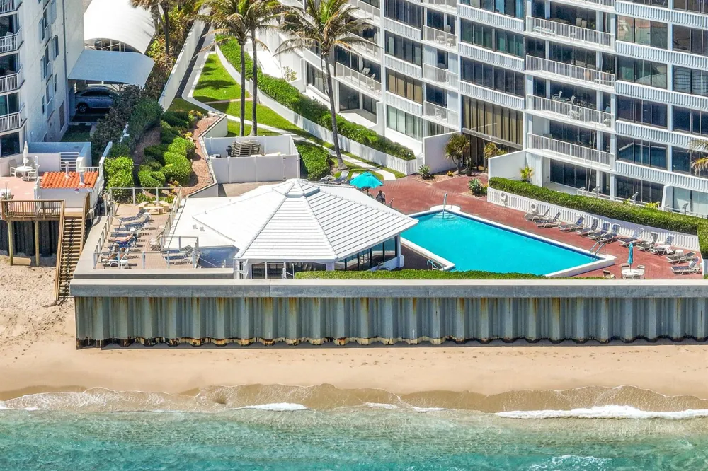 3589 S Ocean Boulevard #703 South Palm Beach, FL 33480