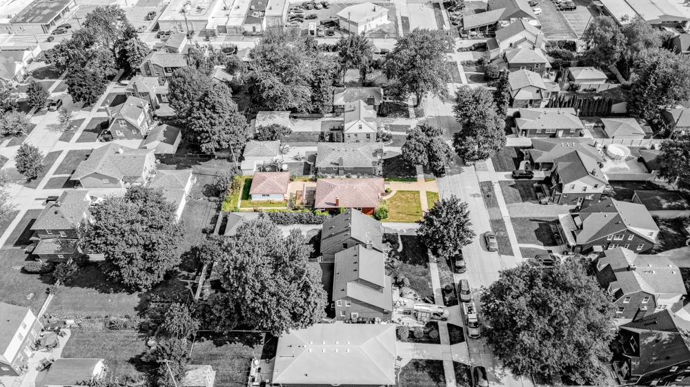 2910 Parkwood Street Trenton, MI 48183