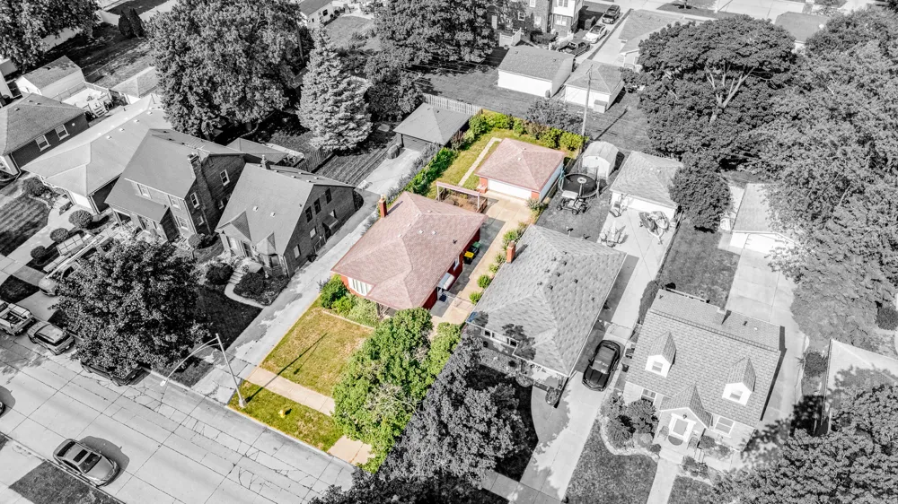 2910 Parkwood Street Trenton, MI 48183