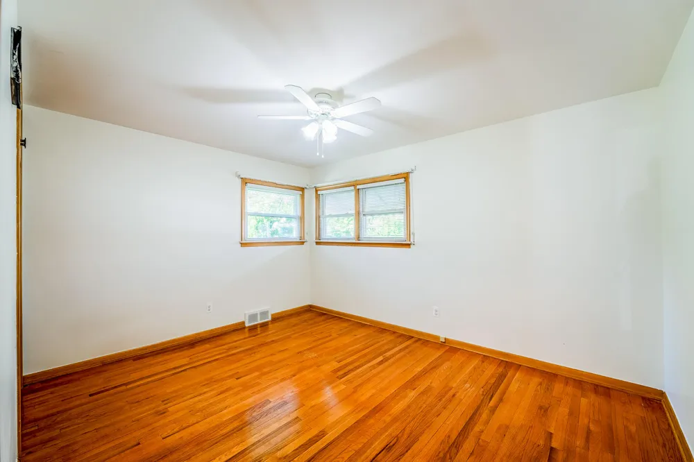 2910 Parkwood Street Trenton, MI 48183