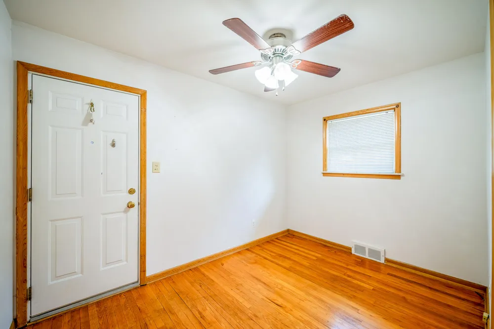 2910 Parkwood Street Trenton, MI 48183