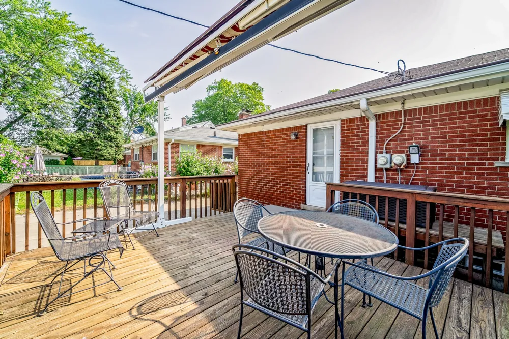 2910 Parkwood Street Trenton, MI 48183