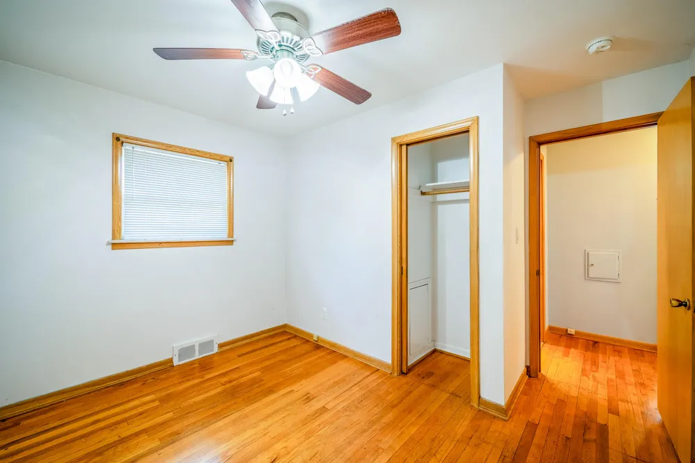 2910 Parkwood Street Trenton, MI 48183