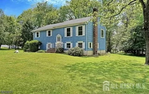 10 Cedar Street