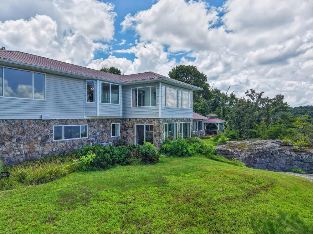 1981 Porch Rock Road Pikeville, TN 37367