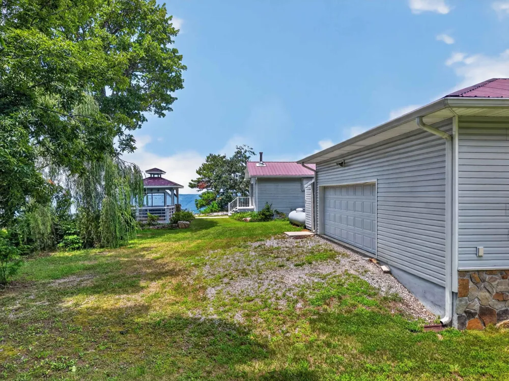 1981 Porch Rock Road Pikeville, TN 37367