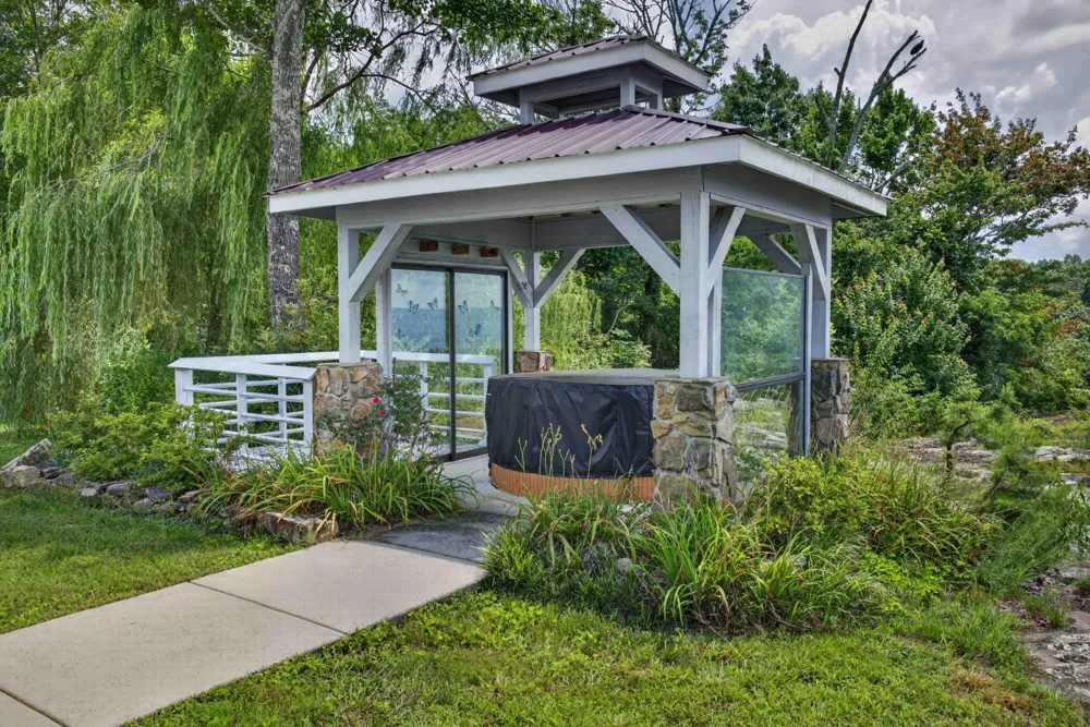 1981 Porch Rock Road Pikeville, TN 37367