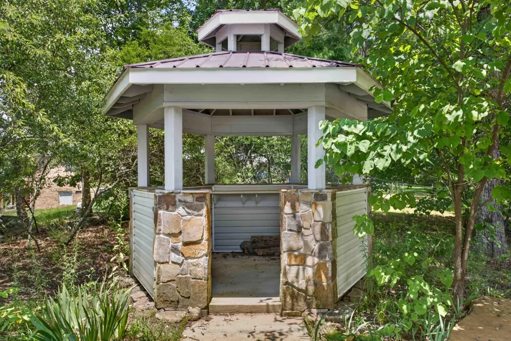 1981 Porch Rock Road Pikeville, TN 37367