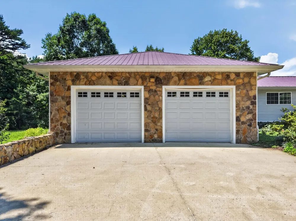 1981 Porch Rock Road Pikeville, TN 37367