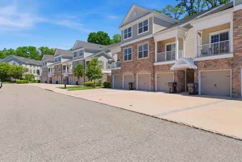 404 WATERVIEW CT